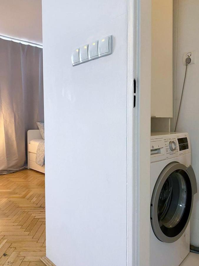 Halby Chlodna 15 * Warszawa